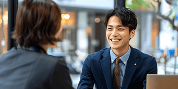 家庭と仕事の両立をサポート。15年で1,500人のサポート実績のある、スタッフが専属でサポートするので安心！ 定期的な面談はもちろん、担当スタッフとLINEでいつでも気軽にご相談いただけます。